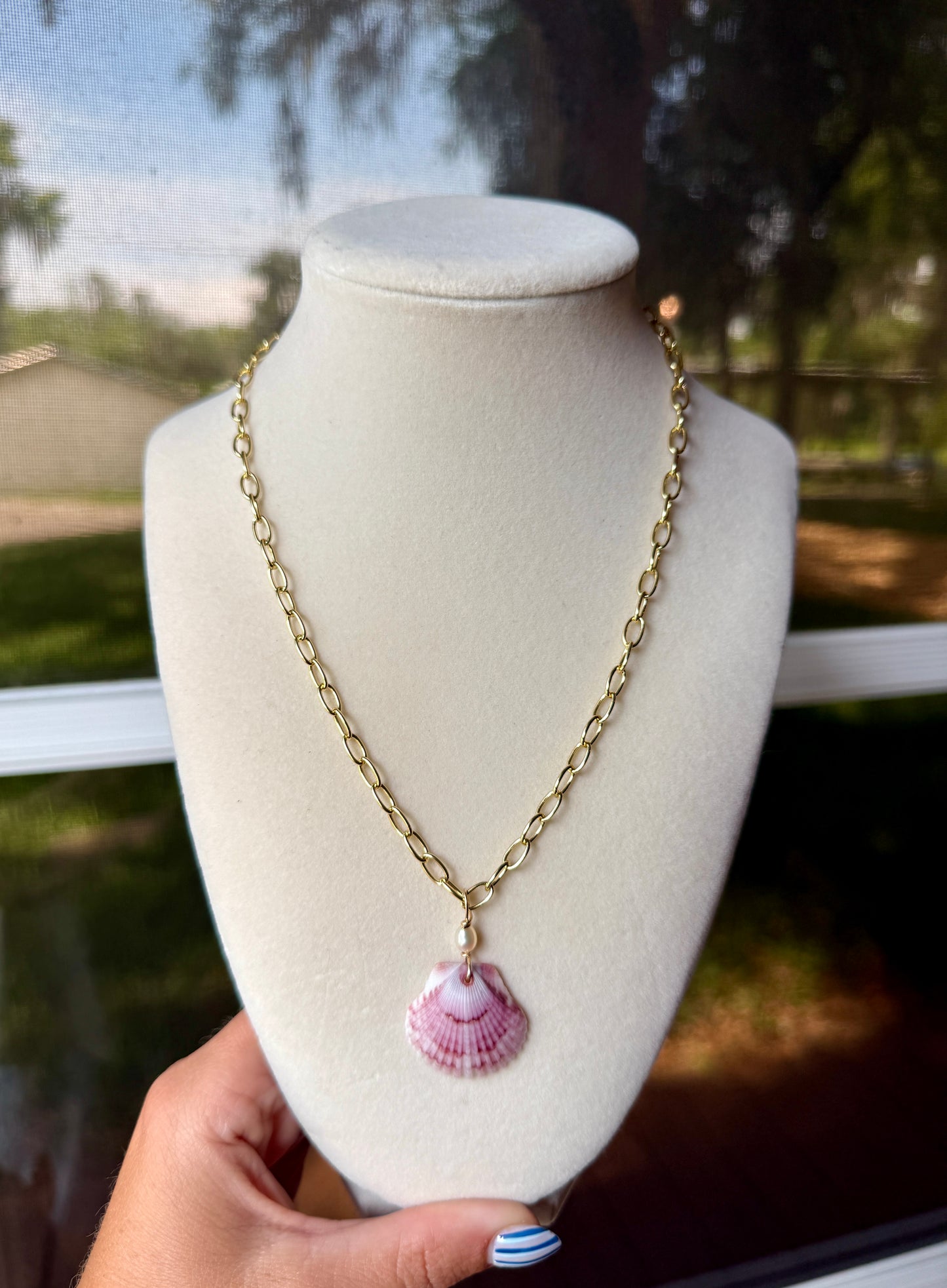 Rare bright pink & purple shell