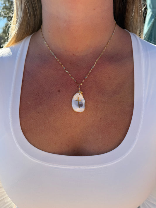 Dainty Oyster Cross
