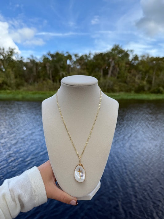 Dainty Oyster Cross