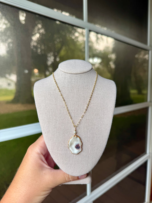Dainty Pearl Oyster