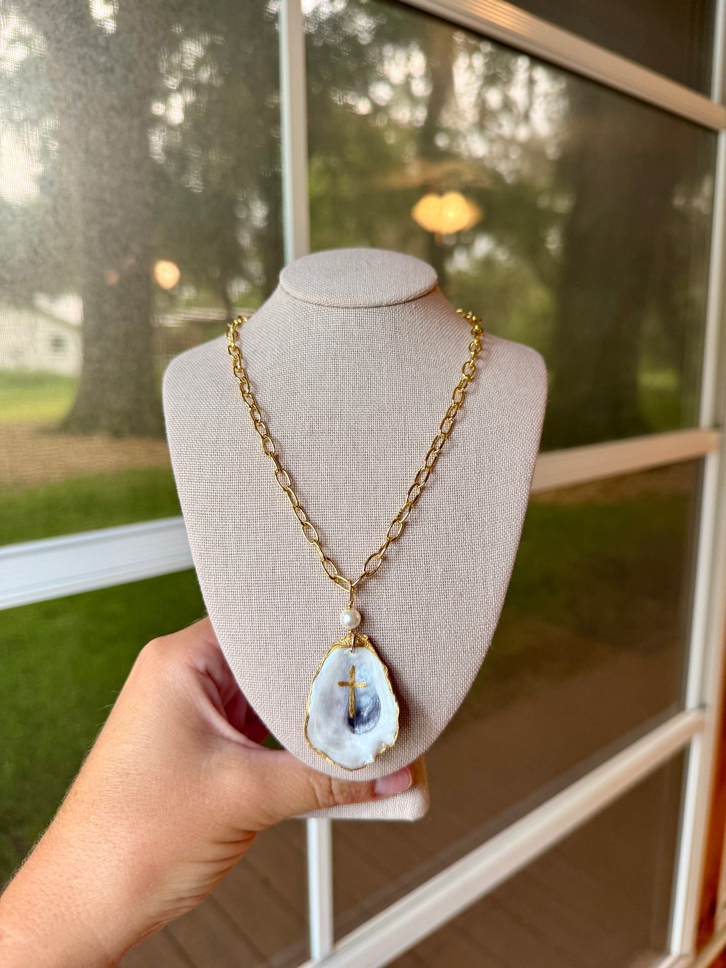 Hand painted Cross Oyster